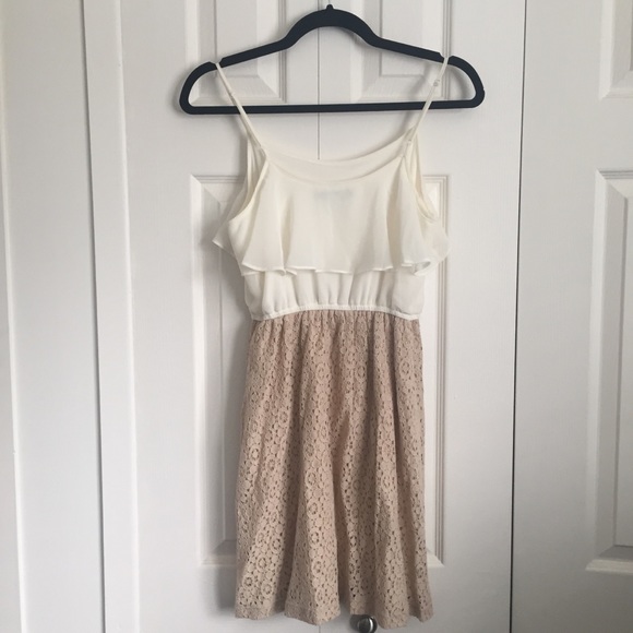 🌟 $10 DEAL! Forever 21 | Cream and Tan Lace Dress - Picture 2 of 4